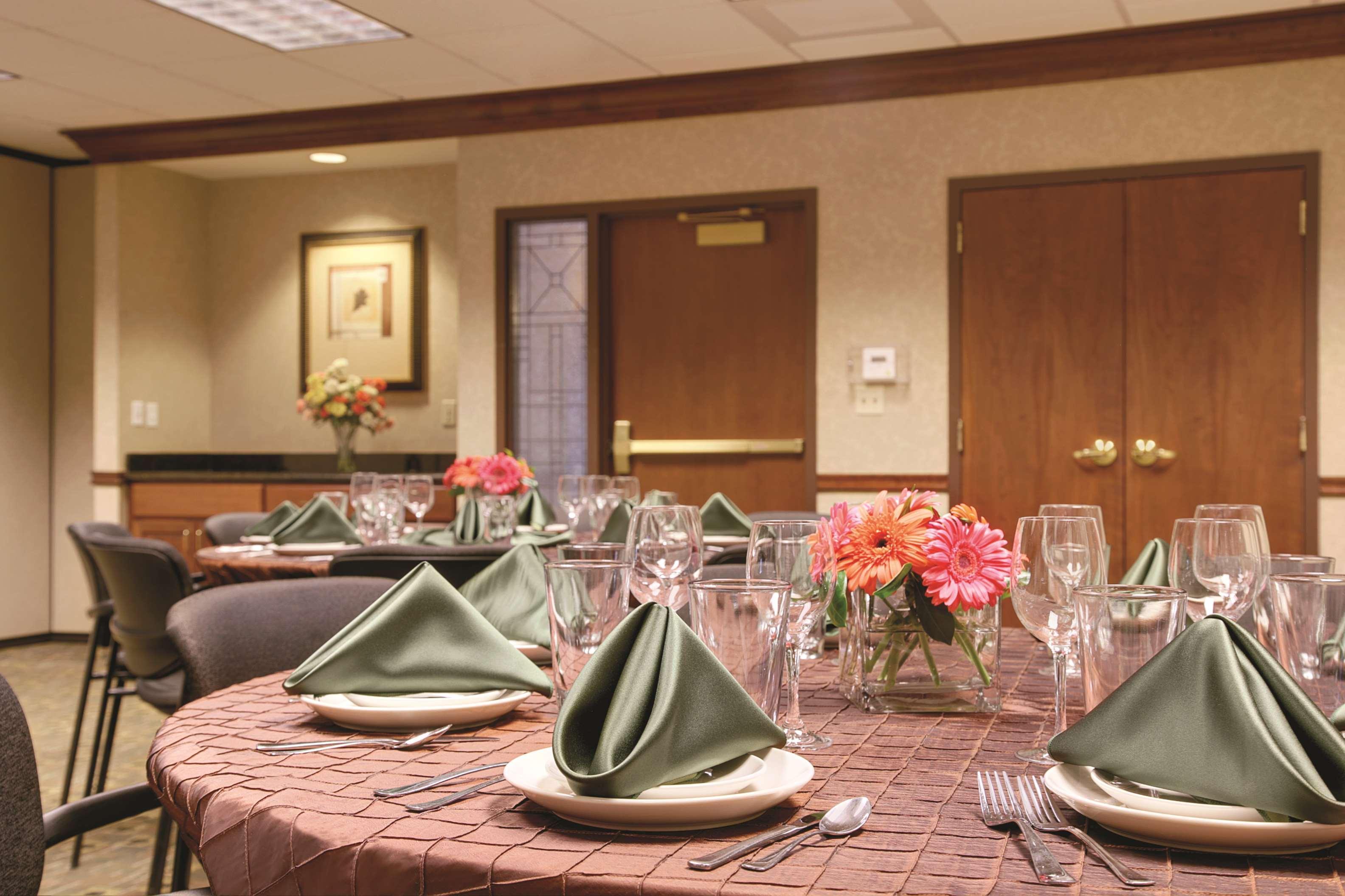 Hyatt House Pleasant Hill Hotel Bagian luar foto