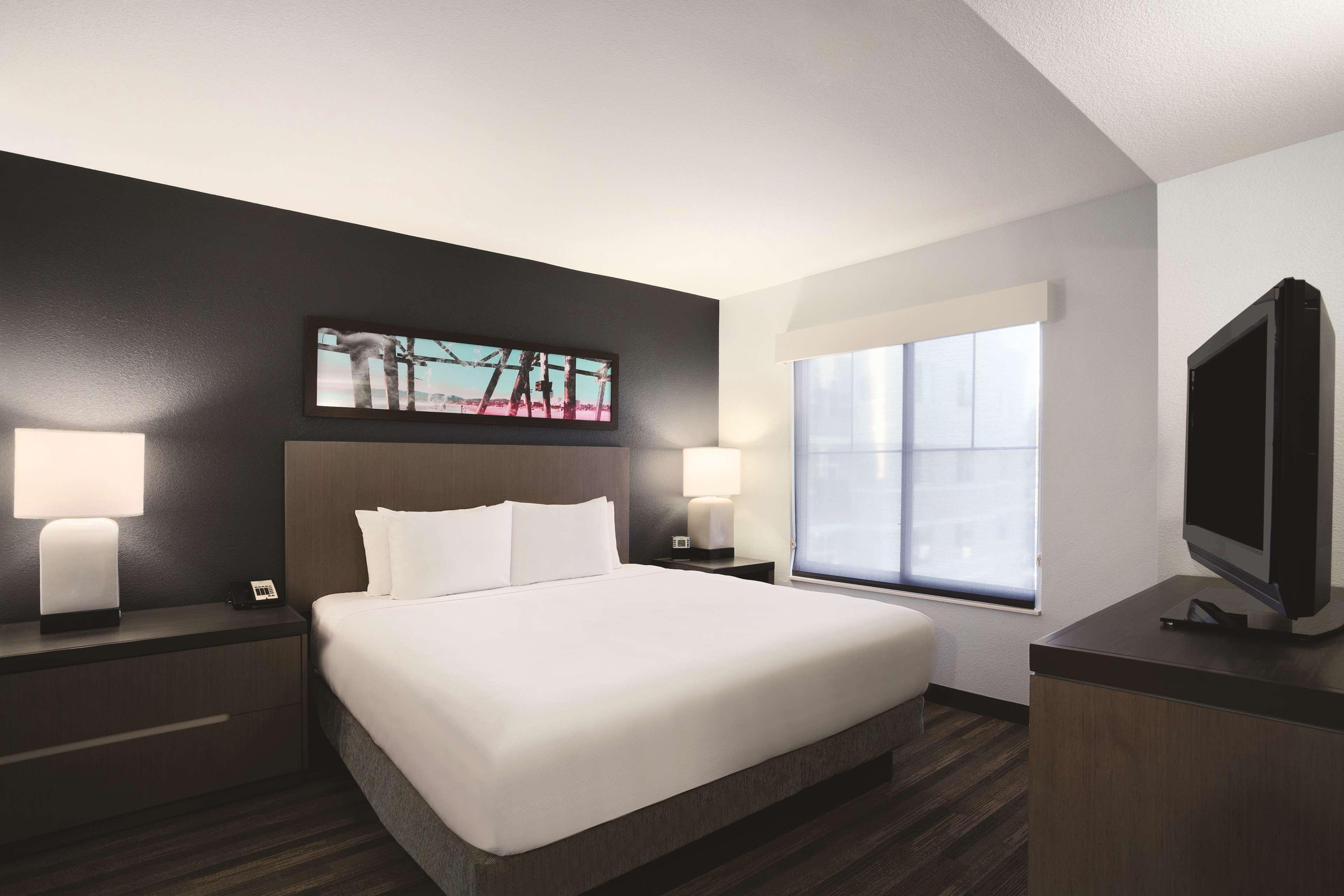 Hyatt House Pleasant Hill Hotel Bagian luar foto