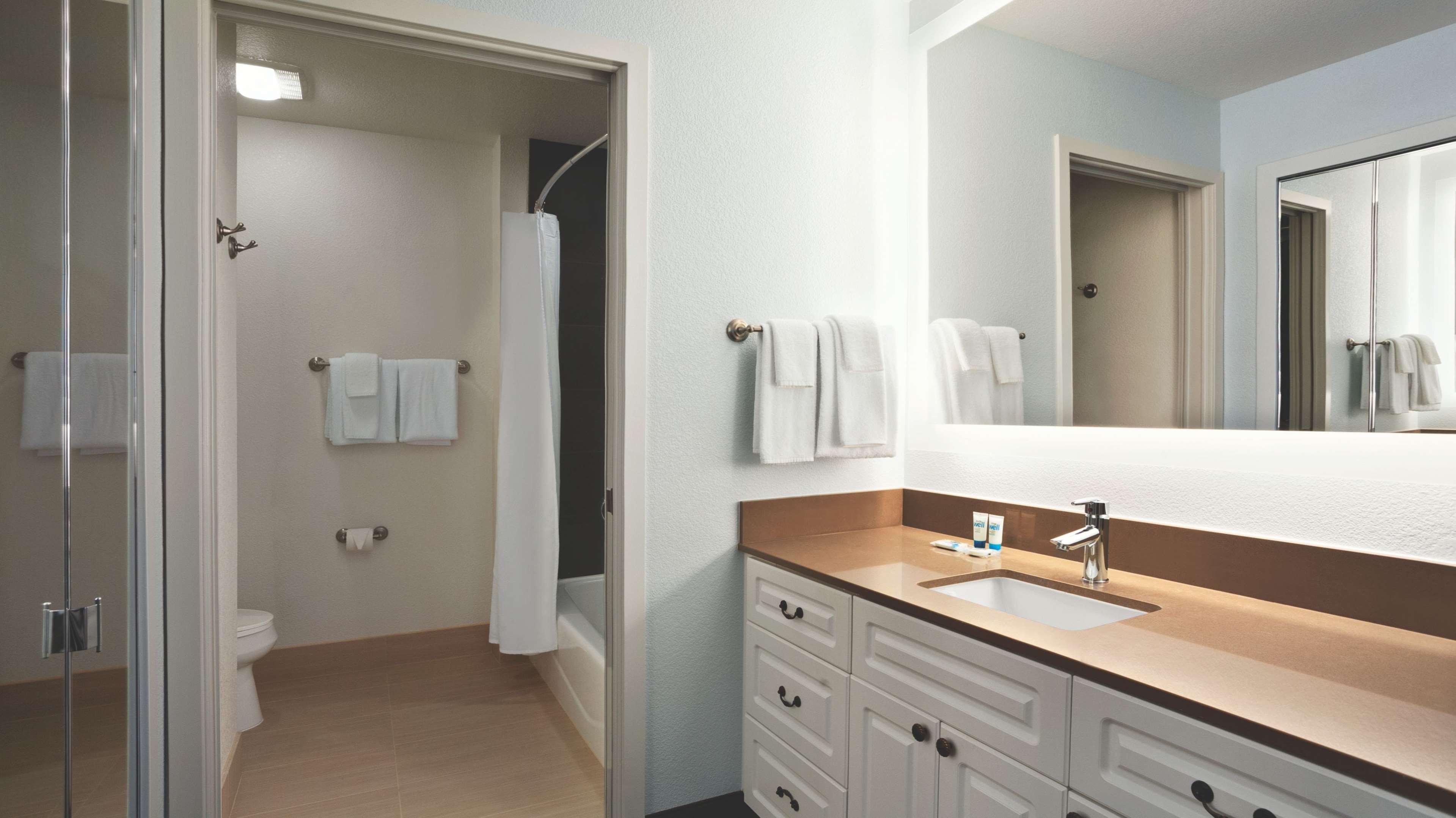 Hyatt House Pleasant Hill Hotel Bagian luar foto